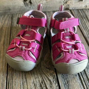 KEENS TODDLERS Size 4 Sandle Water Shoe Washable Velcro Closure